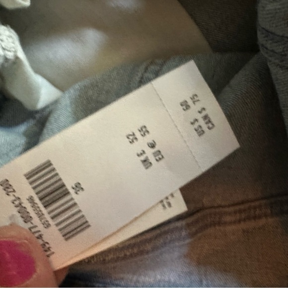 Abercrombie High Rise Mom Shorts blue wash cuff size 22 NWT 36 - Picture 3 of 7